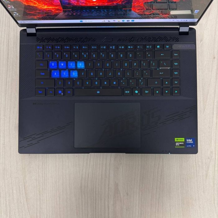 Ігровий ноутбук Б-клас Gigabyte Aorus Master 16 BZH / 16" (2560x1600) IPS / Intel Core Ultra 9 275HX (24 ядра по 2.1 - 5.4 GHz) / 32 GB DDR5 / 2000 GB SSD NVMe / nVidia GeForce RTX 5090, 24 GB GDDR7, 256-bit / WebCam б/в - зображення 6