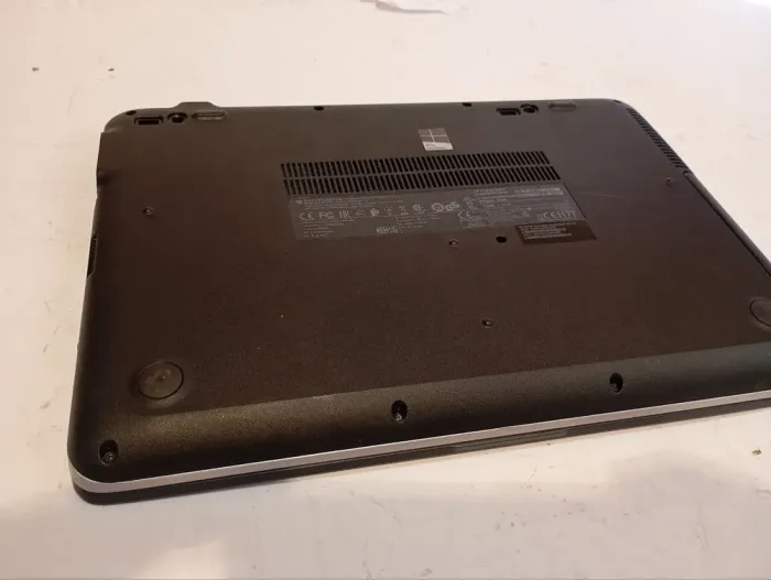 Ноутбук Б-клас HP ProBook 640 G2 / 14" (1366x768) TN / Intel Core i5-6300U (2 (4) ядра по 2.4 - 3.0 GHz) / 8 GB DDR4 / 500 GB HDD / Intel HD Graphics 520 / WebCam / АКБ не тримає б/в - зображення 7