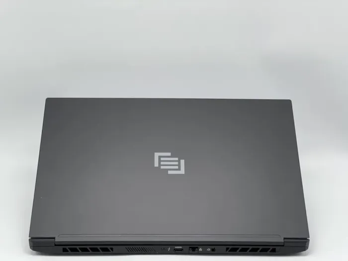 Ігровий ультрабук MainGear Vector Pro MG-VCP17 A-3080 / 17.3" (1920x1080) IPS / AMD Ryzen 9 5900HX (8 (16) ядер по 3.3 - 4.6 GHz) / 64 GB DDR4 / 960 GB SSD / nVidia GeForce RTX 3080, 16 GB GDDR6, 256-bit / WebCam б/в - зображення 5