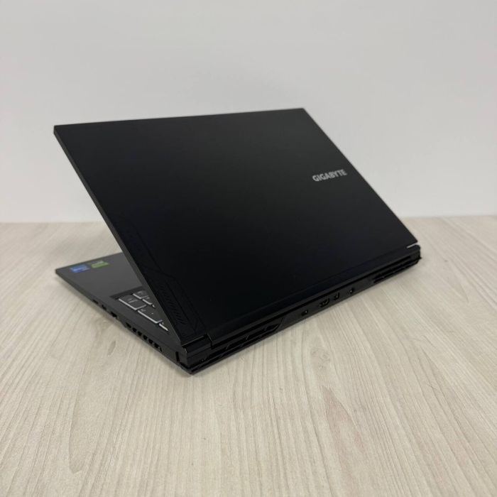 Ігровий ноутбук Gigabyte G6 KF / 16" (1920x1200) IPS / Intel Core i7-13620H (10 (16) ядер по 3.6 - 4.9 GHz) / 16 GB DDR5 / 1000 GB SSD NVMe / nVidia GeForce RTX 4060, 8 GB GDDR6, 128-bit / WebCam б/в - зображення 6