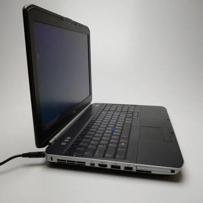 Ноутбук Б-клас Dell Latitude E5520 / 15.6" (1366x768) TN / Intel Core i5-2410M (2 (4) ядра по 2.3 - 2.9 GHz) / 8 GB DDR3 / 512 GB SSD / Intel HD Graphics 3000 / WebCam / DVD-ROM / Win 10 Pro б/в - зображення 4
