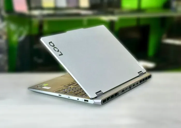 Ігровий ноутбук Lenovo LOQ 15ARP9 / 15.6" (1920x1080) IPS / AMD Ryzen 5 7235HS (4 (8) ядра по 3.2 - 4.2 GHz) / 16 GB DDR5 / 512 GB SSD M.2 / nVidia GeForce RTX 3050, 6 GB GDDR6, 96-bit / WebCam / Win 11 Home б/в - зображення 7