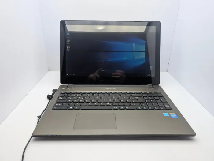 Ноутбук Medion Akoya 6240T / 15.6" (1366x768) TN / Intel Celeron N2920 (4 ядра по 1.86 - 2.0 GHz) / 4 GB DDR3 / 128 GB SSD / Intel HD Graphics / WebCam / АКБ не тримає б/в - зображення 2