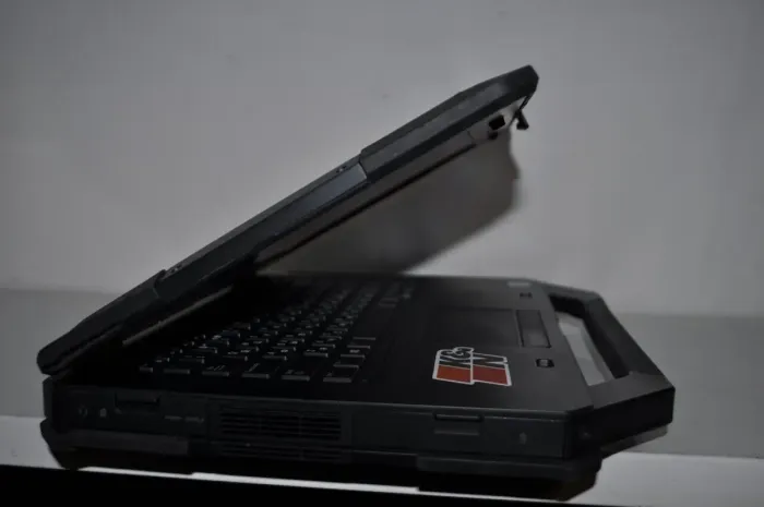 Захищений ноутбук Б-клас Dell Latitude 5414 Rugged / 14" (1366x768) TN / Intel Core i5-6300U (2 (4) ядра по 2.4 - 3.0 GHz) / 16 GB DDR4 / 480 GB SSD / Intel HD Graphics 520 / WebCam / Windows 11 Pro б/в - зображення 6