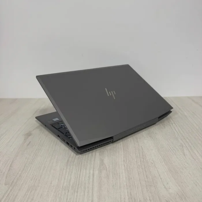 Ноутбук HP ZBook 15v G5 / 15.6" (1920x1080) IPS / Intel Core i5-8300H (4 (8) ядра по 2.3 - 4.0 GHz) / 16 GB DDR4 / 256 GB SSD M.2 / Intel UHD Graphics 630 / WebCam б/в - зображення 7