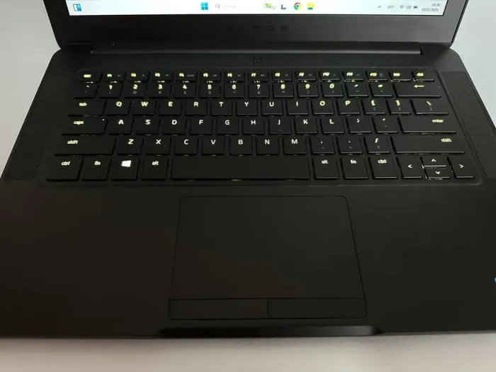 Ігровий ноутбук Razer Blade 14 RZ09-0195 / 14" (1920x1080) IPS / Intel Core i7-7700HQ (4 (8) ядра по 2.8 - 3.8 GHz) / 16 GB DDR4 / 512 GB SSD / nVidia GeForce GTX 1060, 6 GB GDDR5, 192-bit / WebCam б/в - зображення 6