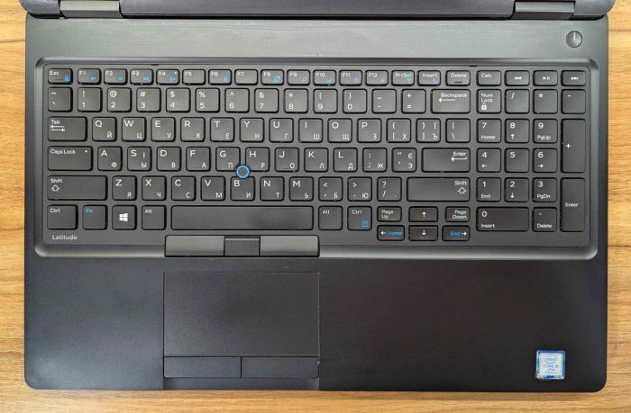 Ноутбук Б-клас Dell Latitude 5580 / 15.6" (1920x1080) IPS / Intel Core i5-7300U (2 (4) ядра по 2.6 - 3.5 GHz) / 8 GB DDR4 / 256 GB SSD / Intel HD Graphics 620 / HDMI / WebCam / Windows 10 б/в - зображення 4