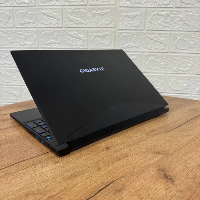 Ігровий ноутбук Б-клас Gigabyte Aero 15 Classic WA / 15.6" (1920x1080) IPS / Intel Core i7-9750H (6 (12) ядер по 2.6 - 4.5 GHz) / 16 GB DDR4 / 512 GB SSD / nVidia GeForce RTX 2060, 6 GB GDDR6, 192-bit / WebCam б/в - зображення 6