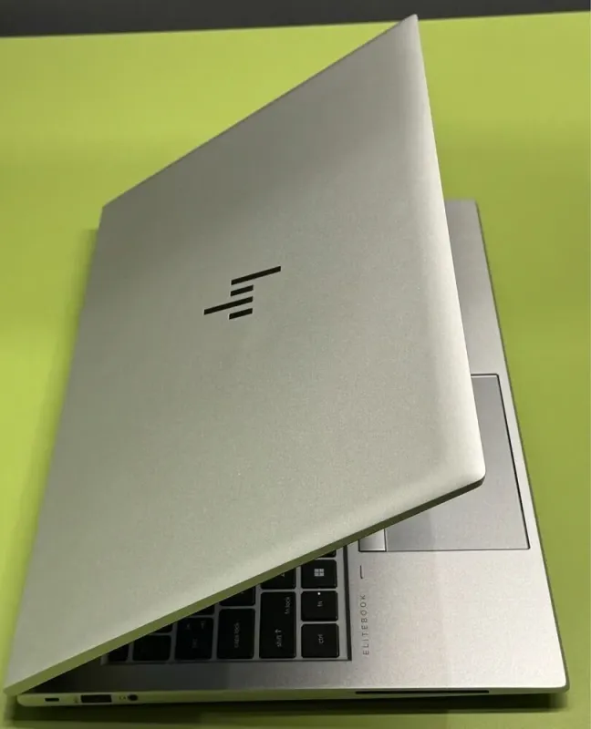 Ультрабук HP EliteBook 850 G8 / 15.6" (1920x1080) IPS / Intel Core i5-1145G7 (4 (8) ядра по 2.6 - 4.4 GHz) / 16 GB DDR4 / 256 GB SSD / Intel Iris Xe Graphics / WebCam / TouchID б/в - зображення 4