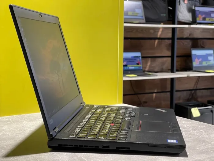 Мобільна робоча станція Lenovo ThinkPad P52 / 15.6" (1920x1080) IPS / Intel Core i7-8750H (6 (12) ядер по 2.2 - 4.1 GHz) / 16 GB DDR4 / 512 GB SSD / nVidia Quadro P2000, 4 GB GDDR5, 128-bit / WebCam б/в - зображення 3