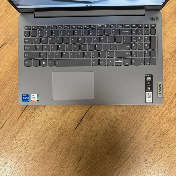 Ультрабук Б-клас Lenovo IdeaPad 3 15IAU7 / 15.6" (1920x1080) IPS / Intel Core i7-1255U (10 (12) ядер по 1.7 - 4.7 GHz) / 16 GB DDR4 / 256 GB SSD NVMe / Intel Iris Xe Graphics / WebCam б/в - зображення 7