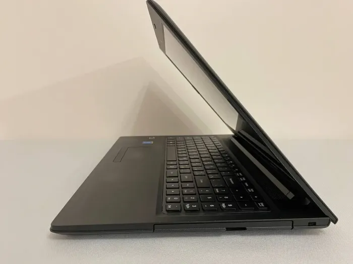 Ноутбук Б-клас Lenovo IdeaPad 100-15IBD 80QQ / 15.6" (1366x768) TN / Intel Core i3-5005U (2 (4) ядра по 2.0 GHz) / 4 GB DDR3 / 240 GB SSD / Intel HD Graphics 5500 / WebCam б/в - зображення 4