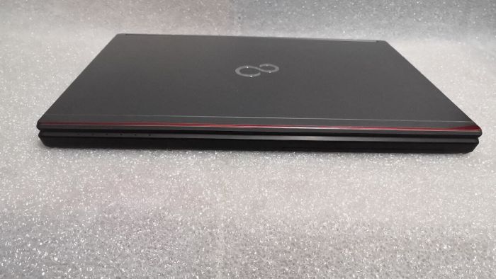 Ноутбук Fujitsu Lifebook E736 / 13.3" TN / Core i5-6300U (2(4) ядра по 2.4-3GHz) / 8GB DDR4 / 500GB HDD / HD Graphics 520 / WebCam б/в - зображення 7