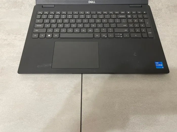 Ноутбук Б-клас Dell Latitude 3520 / 15.6" (1920x1080) IPS / Intel Core i5-1135G7 (4 (8) ядра по 2.4 - 4.2 GHz) / 16 GB DDR4 / 256 GB SSD M.2 / Intel Iris Xe Graphics / WebCam б/в - зображення 4