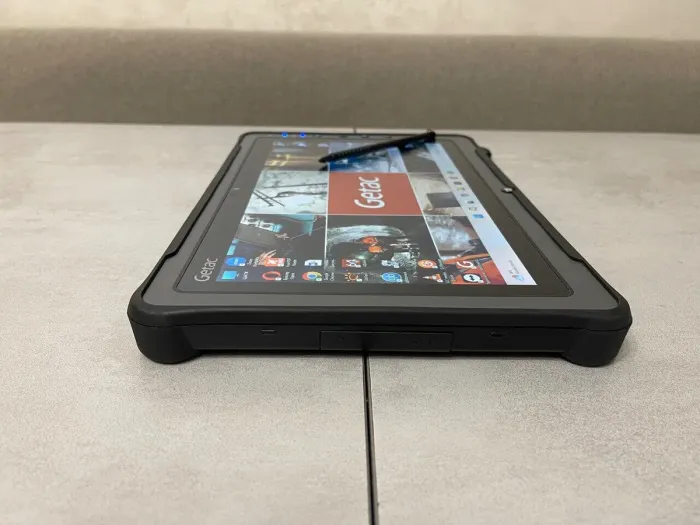 Захищений планшет Getac F110 G3 / 11.6" (1366x768) IPS / Intel Core i7-6500U (2 (4) ядра по 2.5 - 3.1 GHz) / 8 GB DDR4 / 256 GB SSD / Intel HD Graphics 520 / WebCam / Стилус / Два АКБ б/в - зображення 5
