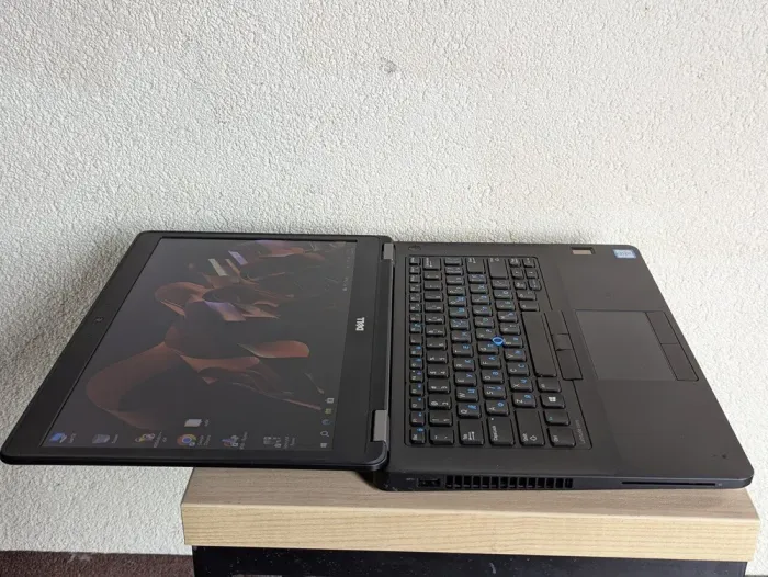 Ноутбук Б-клас Dell Latitude E5470 / 14" (1920x1080) TN / Intel Core i7-6820HQ (4 (8) ядра по 2.7 - 3.6 GHz) / 12 GB DDR4 / 128 GB SSD / Intel HD Graphics 530 / WebCam б/в - зображення 7