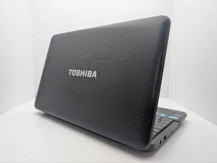 Ноутбук Toshiba Satellite C870 / 17.3" (1600x900) TN / Intel Core i3-2350M (2 (4) ядра по 2.3 GHz) / 6 GB DDR3 / 1000 GB HDD / Intel HD Graphics 3000 / WebCam б/в - зображення 8