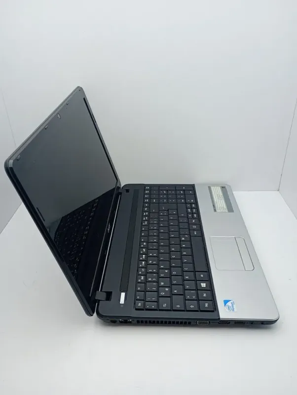 Ноутбук Acer E1-531 / 15.6" (1366x768) TN / Intel Pentium B970 (2 ядра по 2.3 GHz) / 6 GB DDR3 / 750 GB HDD / Intel HD Graphics / WebCam б/в - зображення 5