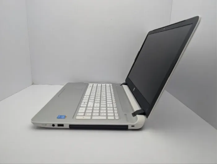 Ноутбук HP 15 P272ng / 15.6" (1366x768) TN / Intel Core i3-5010U (2 (4) ядра по 2.1 GHz) / 8 GB DDR3 / 120 GB SSD / Intel HD Graphics 5500 / WebCam б/в - зображення 5