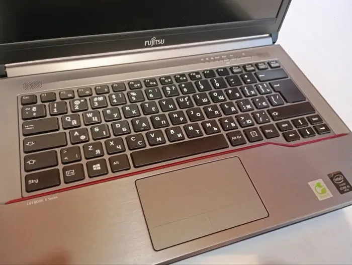 Ноутбук Б-клас Fujitsu LifeBook E744 / 14" (1600x900) TN / Intel Core i5-4310M (2 (4) ядра по 2.7 - 3.4 GHz) / 8 GB DDR3 / 500 GB HDD / Intel HD Graphics 4600 / DVD-RW / WebCam б/в - зображення 8