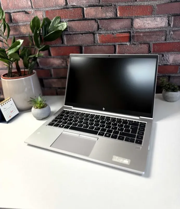 Ультрабук HP ProBook 440 G8 / 14" (1920x1080) IPS / AMD Ryzen 3 Pro 5400U (4 (8) ядра по 4.0 GHz) / 16 GB DDR4 / 256 GB SSD M.2 / AMD Radeon Vega 6 Graphics / WebCam б/в - зображення 4