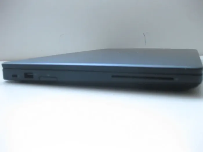 Ультрабук Dell Latitude E5490 / 14" (1920x1080) IPS Touch / Intel Core i5-7300U (2 (4) ядра по 2.6 - 3.5 GHz) / 8 GB DDR4 / 256 GB SSD / Intel UHD Graphics 620 / WebCam б/в - зображення 5