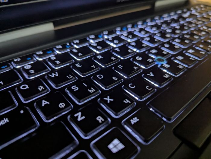 Мобільна робоча станція Dell Precision 7720 / 17.3" (1920x1080) IPS / Intel Core i7-7820HQ (4 (8) ядра по 2.9 - 3.9 GHz) / 32 GB DDR4 / 1000 GB SSD / nVidia Quadro P4000, 8 GB GDDR5, 256-bit / WebCam / Windows 10 б/в - зображення 6