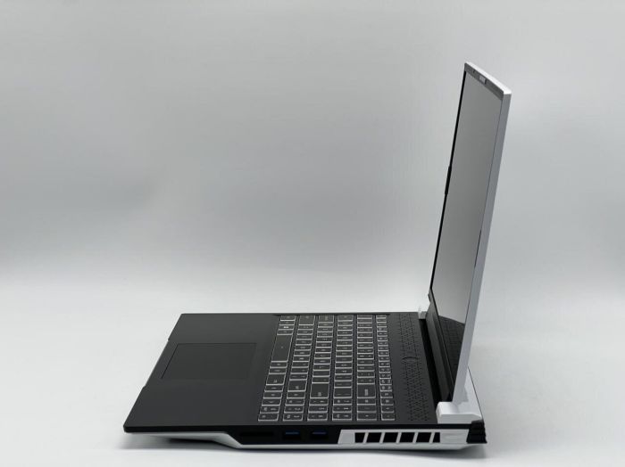 Ігровий ноутбук Eluktronics PROMETHEUS XVI G2 / 16" (2560x1600) IPS / Intel Core i7-13700HX (16 (24) ядер по 2,1 - 5,0 ГГц) / 32 ГБ DDR5 / 2048 ГБ SSD / nVidia GeForce RTX 4080, 12 ГБ GDDR6, 192-біт / WebCam б/в - зображення 4