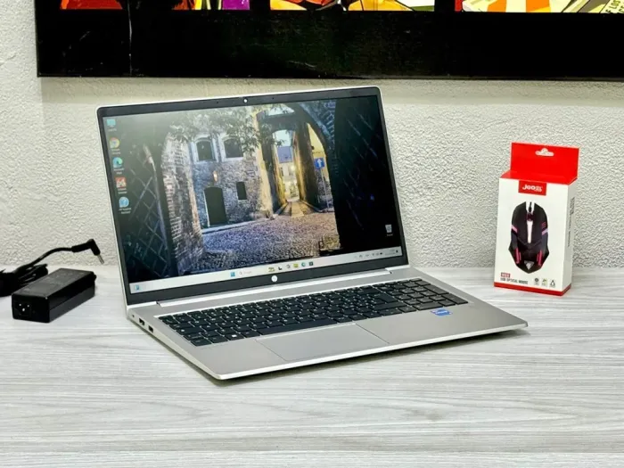 Ультрабук HP ProBook 450 G10 / 15.6" (1920x1080) IPS / Intel Core i7-1355U (10 (12) ядер по 3.7 - 5.0 GHz) / 24 GB DDR4 / 512 GB SSD / Intel Iris Xe Graphics / WebCam / Win 11 Pro б/в - зображення 3