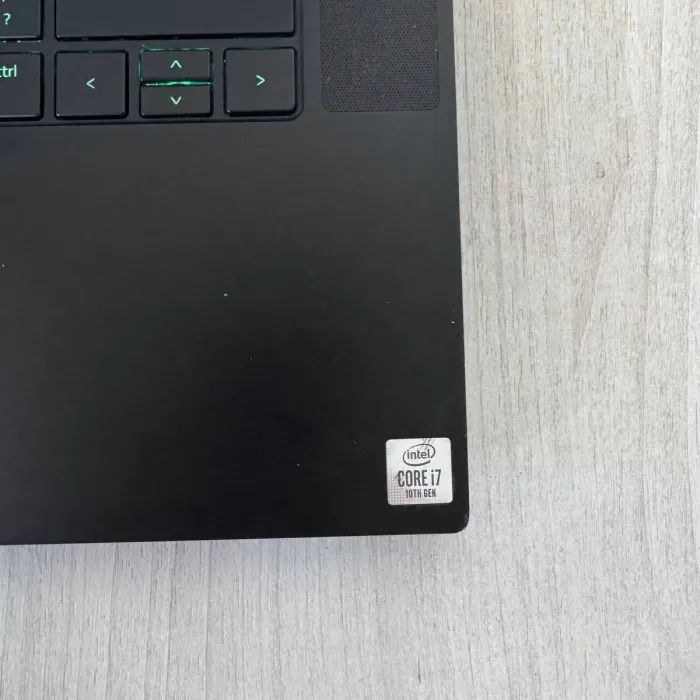 Ігровий ноутбук Razer Blade 15 RZ09-0369 / 15,6" (1920x1080) IPS / Intel Core i7-10750H (6 (12) ядер по 2,6 - 5,0 ГГц) / 16 ГБ DDR4 / 512 ГБ SSD NVMe / nVidia GeForce RTX 3070, 6 ГБ GDDR6, 256-біт / Веб-камера б/в - зображення 4