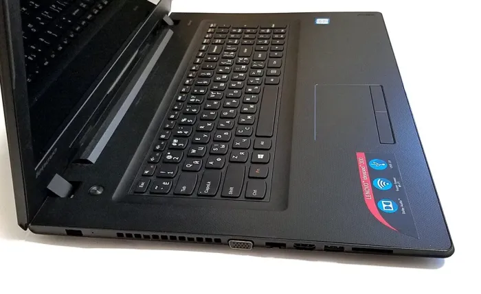 Ноутбук Lenovo IdeaPad 300-17ISK / 17.3" (1600x900) TN / Intel Core i3-6100U (2 (4) ядра по 2.3 GHz) / 8 GB DDR3 / 240 GB SSD / Intel HD Graphics 520 / WebCam / Win 10 Home б/в - зображення 3