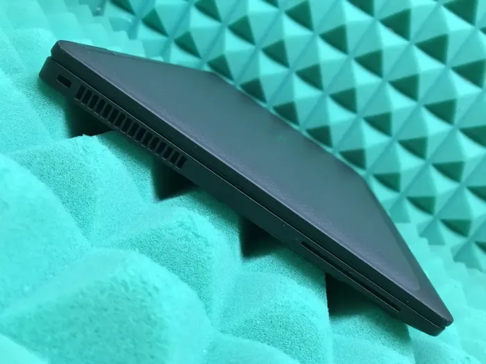 Ультрабук Б-клас Dell Latitude E7470 / 14" (2560x1440) IPS Touch / Intel Core i7-6600U (2 (4) ядра по 2.6 - 3.4 GHz) / 8 GB DDR4 / 256 GB SSD / Intel HD Graphics 520 / WebCam / HDMI / Windows 10 б/в - зображення 7