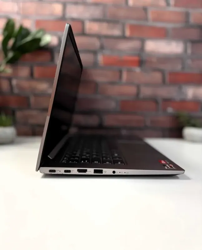 Ноутбук Lenovo ThinkBook 14 G3 / 14" (1920x1080) IPS / AMD Ryzen 5 5500U (6 (12) ядер по 2.1 - 4.0 GHz) / 16 GB DDR4 / 256 GB SSD / AMD Radeon Graphics / WebCam / Windows 10 Pro б/в - зображення 4