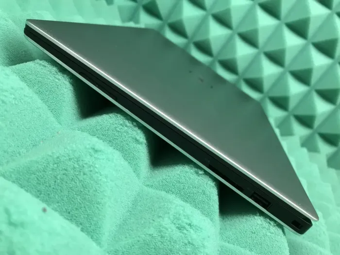 Ультрабук Dell XPS 13 9360 / 13.3" IPS / Intel Core i5-7200U (2(4) ядра по 2.5-3.1GHz) / 4GB DDR3 / 240GB SSD M.2 / HD Graphics 620 / WebCam / Fingerprint / Win 10 б/в - зображення 8