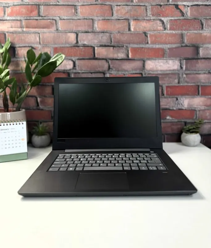 Ноутбук Lenovo V330-14IKB 81B0 / 14" (1920x1080) IPS / Intel Core i5-8250U (4 (8) ядра по 1.6 - 3.4 GHz) / 8 GB DDR4 / 256 GB SSD / Intel UHD Graphics 620 / WebCam б/в - зображення 2