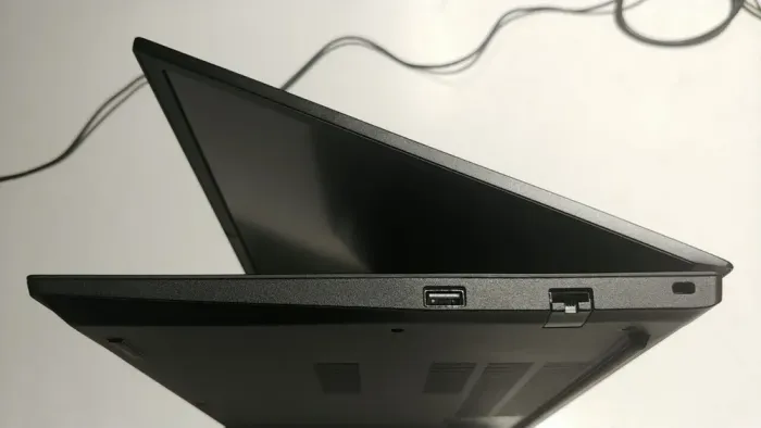 Ультрабук Б-клас Lenovo ThinkPad E15 Gen 3 / 15.6" (1920x1080) IPS / AMD Ryzen 7 5700U (8 (16) ядер по 1.8 - 4.3 GHz) / 16 GB DDR4 / 512 GB SSD / AMD Radeon Graphics / WebCam / Windows 11 б/в - зображення 6