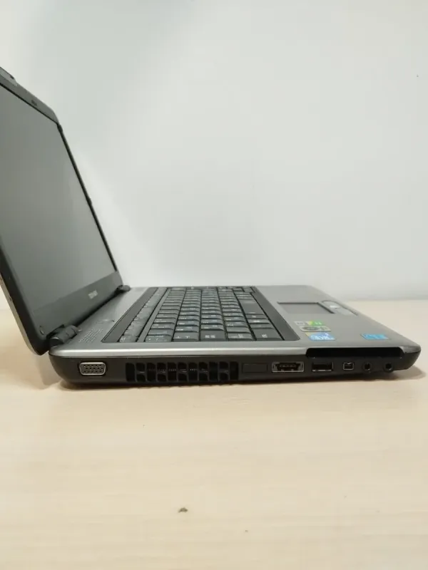 Ноутбук Toshiba Satellite Pro U400-24H / 13.3" (1280x800) TN / Intel Core 2 Duo T5870 (2 ядра по 2.0 GHz) / 4 GB DDR2 / 120 GB SSD / Intel GMA X3100 Graphics / WebCam / АКБ не тримає б/в - зображення 4