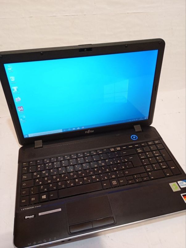 Ноутбук Fujitsu LifeBook AH512 / 15.6" (1366x768) TN / Intel Pentium B960 (2 ядра по 2.2 GHz) / 8 GB DDR3 / 120 GB SSD / Intel HD Graphics / WebCam / DVD-RW б/в - зображення 2