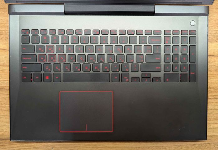 Ігровий ноутбук Dell Inspiron 15-7577 / 15.6" (1920x1080) IPS / Intel Core i7-7700HQ (4 (8) ядра по 2.8 - 3.8 GHz) / 32 GB DDR4 / 256 GB SSD + 1000 GB HDD / nVidia GeForce GTX 1060, 6 GB GDDR5, 192-bit / WebCam / Windows 10 б/в - зображення 3