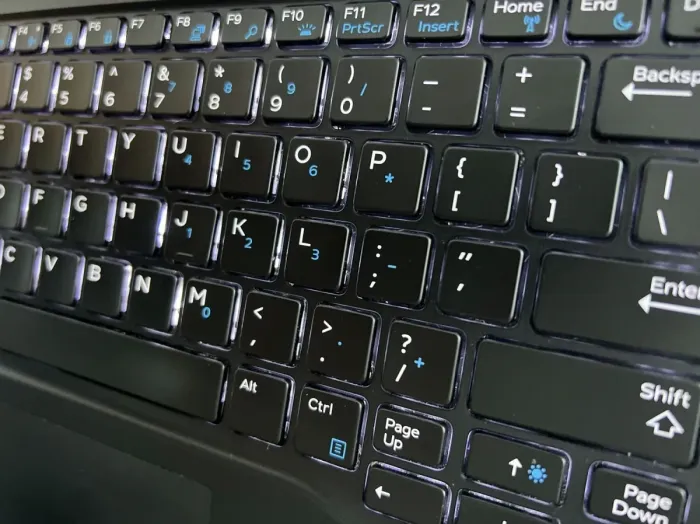 Ультрабук Б-клас Dell Latitude 7390 / 13.3" (1920x1080) TN / Intel Core i3-8130U (2 (4) ядра по 2.2 - 3.4 GHz) / 4 GB DDR3 / 512 GB SSD / Intel UHD Graphics 620 / WebCam / HDMI б/в - зображення 6