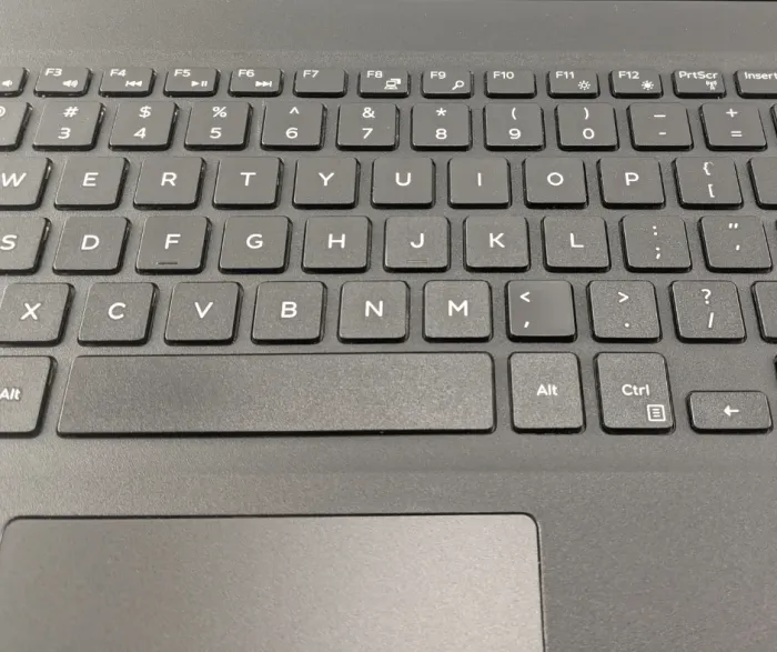 Ноутбук Dell Latitude 3500 / 15.6" (1920x1080) IPS / Intel Core i5-8265U (4 (8) ядра по 1.6 - 3.9 GHz) / 16 GB DDR4 / 240 GB SSD / Intel UHD Graphics 620 / WebCam б/в - зображення 3