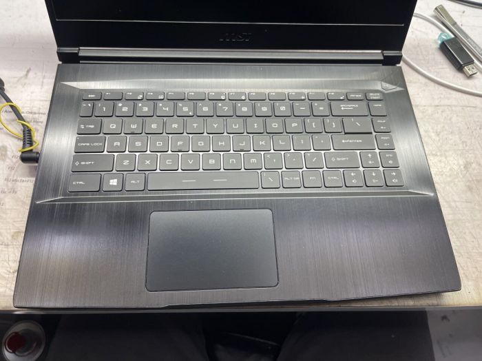 Ігровий ноутбук Б-класу MSI GF63 Thin 9SCXR-005 / 15,6" (1920x1080) IPS / Intel Core i5-9300H (4 (8) ядра по 2,4 - 4,1 ГГц) / 16 ГБ DDR4 / 480 ГБ SSD / nVidia GeForce GTX 1650 Max-Q, 4 ГБ GDDR6, 128-біт / WebCam б/в - зображення 6