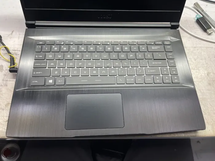 Ігровий ноутбук Б-класу MSI GF63 Thin 9SCXR-005 / 15,6" (1920x1080) IPS / Intel Core i5-9300H (4 (8) ядра по 2,4 - 4,1 ГГц) / 16 ГБ DDR4 / 480 ГБ SSD / nVidia GeForce GTX 1650 Max-Q, 4 ГБ GDDR6, 128-біт / WebCam б/в - зображення 6