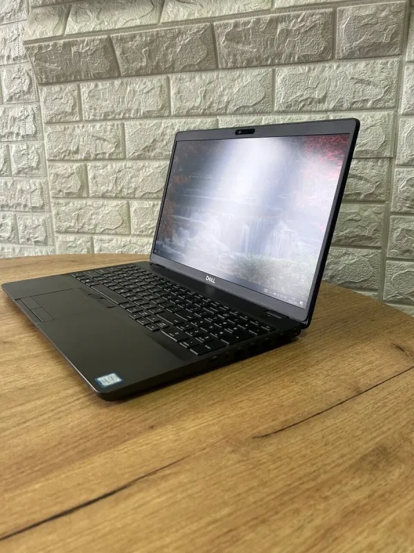 Мобільна робоча станція Dell Precision 3540 / 15.6" (1920x1080) IPS / Intel Core i5-8265U (4 (8) ядра по 1.6 - 3.9 GHz) / 16 GB DDR4 / 512 GB SSD / AMD Radeon Pro WX 2100, 2 GB GDDR5, 64-bit / WebCam б/в - зображення 5