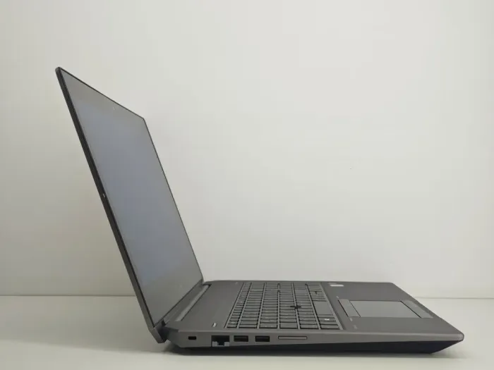 Мобільна робоча станція HP ZBook 15 G5 / 15.6" (3840x2160) IPS Touch / Intel Core i7-8850H (6 (12) ядер по 2.6 - 4.3 GHz) / 32 GB DDR4 / 256 GB SSD + 1000 GB HDD / nVidia Quadro P1000, 4 GB GDDR5, 128-bit / WebCam б/в - зображення 4