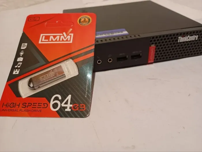 Неттоп Lenovo ThinkCentre M710q Tiny USFF / Intel Core i5-7500T (4 ядра по 2.7 - 3.3 GHz) / 8 GB DDR4 / 256 GB SSD / Intel HD Graphics 630 + USB-флешка б/в - зображення 6