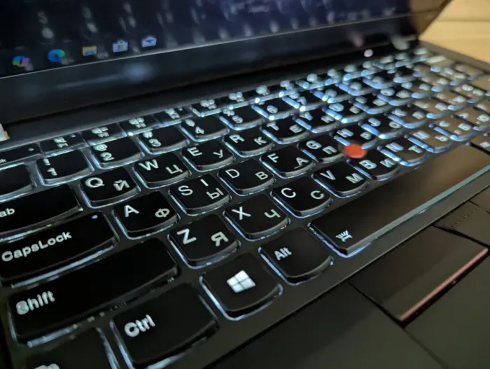 Ультрабук Lenovo ThinkPad x390 / 13.3" (1920x1080) IPS Touch / Intel Core i7-8565U (4 (8) ядра по 1.8 - 4.6 GHz) / 8 GB DDR4 / 512 GB SSD / Intel UHD Graphics / WebCam / TouchID / Windows 10 б/в - зображення 6