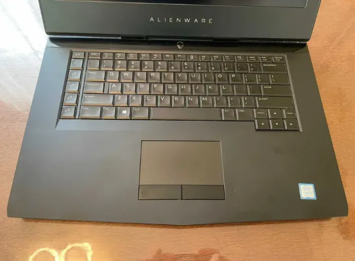 Ігровий ноутбук Б-клас Dell Alienware 15 R4 / 15.6" (1920x1080) IPS / Intel Core i7-8750H (6 (12) ядер по 2.2 - 4.1 GHz) / 16 GB DDR4 / 512 GB SSD+1000 GB HDD / nVidia GeForce GTX 1070, 8 GB GDDR5, 256-bit / WebCam б/в - зображення 4