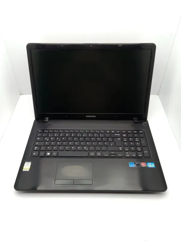 Ноутбук Samsung 350V / 17.3" (1600x900) TN / Intel Core i5-3210M (2 (4) ядра по 2.5 - 3.1 GHz) / 6 GB DDR3 / 500 GB HDD / AMD Radeon HD 7670M, 1 GB DDR3, 128-bit / WebCam б/в - зображення 2