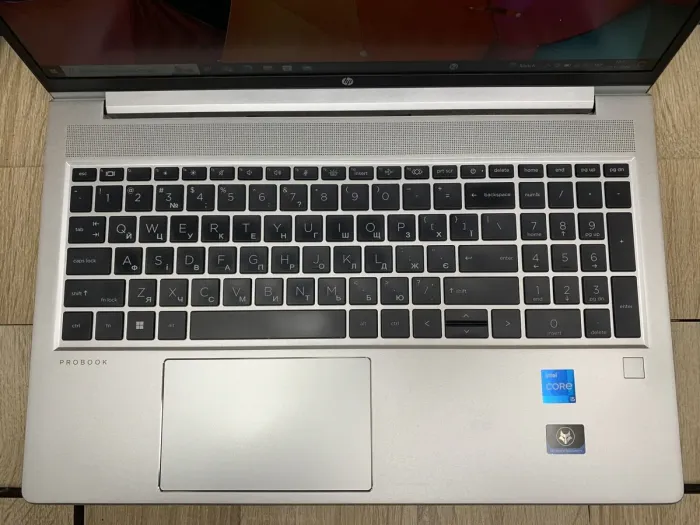 Ноутбук HP ProBook 450 G9 / 15.6" (1920x1080) IPS / Intel Core i5-1235U (10 (12) ядер по 1.3 - 4.4 GHz) / 8 GB DDR4 / 256 GB SSD M.2 / Intel UHD Graphics / WebCam / HDMI б/в - зображення 4
